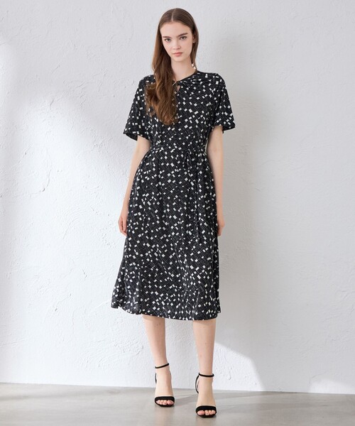 MACKINTOSH LONDON（マッキントッシュ ロンドン）の「ジオメトリックプリントワンピース（ワンピース・レディース・ネイビー/ベージュ・40/38）」の3枚目の写真