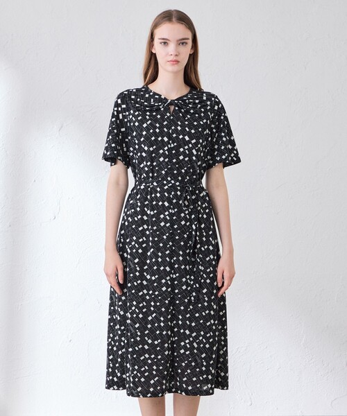 MACKINTOSH LONDON（マッキントッシュ ロンドン）の「ジオメトリックプリントワンピース（ワンピース・レディース・ネイビー/ベージュ・40/38）」の5枚目の写真