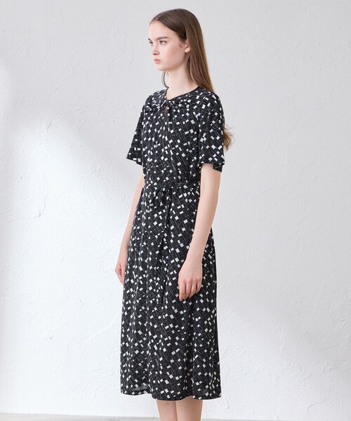 MACKINTOSH LONDON（マッキントッシュ ロンドン）の「ジオメトリックプリントワンピース（ワンピース・レディース・ネイビー/ベージュ・40/38）」の6枚目の写真