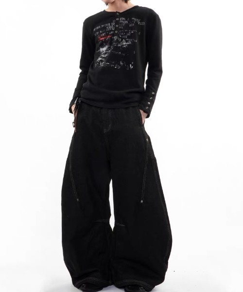 SHERU（シェル）の「【2 色展開】ヴィンテージプリント ヘンリーネック T シャツ 袖口スナップボタン トップス　長袖（Tシャツ/カットソー・レディース・ブラック/ホワイト・MEDIUM）」の17枚目の写真