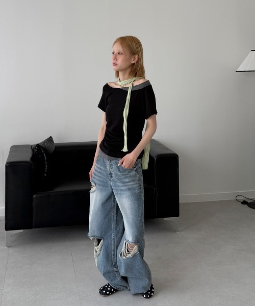 4INT.(フォイント)の「アシメ 配色 サイド シャーリング 半袖 Tシャツ(Tシャツ/カットソー・レディース・アクア/チャコール/グレー/ブラック・FREE)」の6枚目の写真