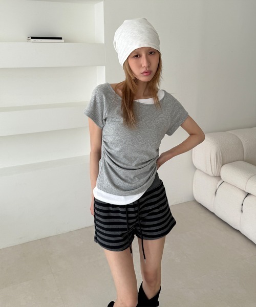 4INT.(フォイント)の「アシメ 配色 サイド シャーリング 半袖 Tシャツ(Tシャツ/カットソー・レディース・アクア/チャコール/グレー/ブラック・FREE)」の21枚目の写真