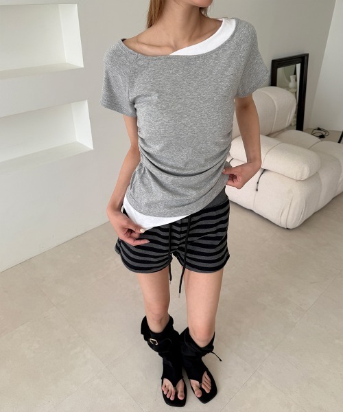 4INT.(フォイント)の「アシメ 配色 サイド シャーリング 半袖 Tシャツ(Tシャツ/カットソー・レディース・アクア/チャコール/グレー/ブラック・FREE)」の22枚目の写真