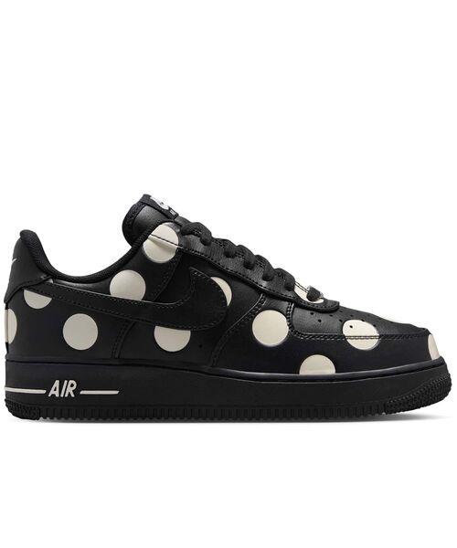 NIKE(ナイキ)の「ナイキ エア フォース 1 '07 ウィメンズシューズ / Nike Air Force 1 '07 Women's Shoes IR8647-001 Black(スニーカー・レディース・ブラック・23.5/23/22.5/25.5/25/24.5/24/26/22)」の8枚目の写真
