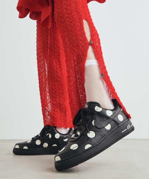 NIKE(ナイキ)の「ナイキ エア フォース 1 '07 ウィメンズシューズ / Nike Air Force 1 '07 Women's Shoes IR8647-001 Black(スニーカー・レディース・ブラック・23.5/23/22.5/25.5/25/24.5/24/26/22)」の1枚目の写真