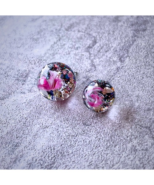 tone(トーン)の「【Willija】金属アレルギー対応《π》一点物球体アートピアス(MA)(ピアス(両耳用)・レディース・ブルー/ピンク/ブルー系3/ホワイト/ブルー系2/ピンク系3/ピンク系4/ピンク系2・FREE)」の13枚目の写真