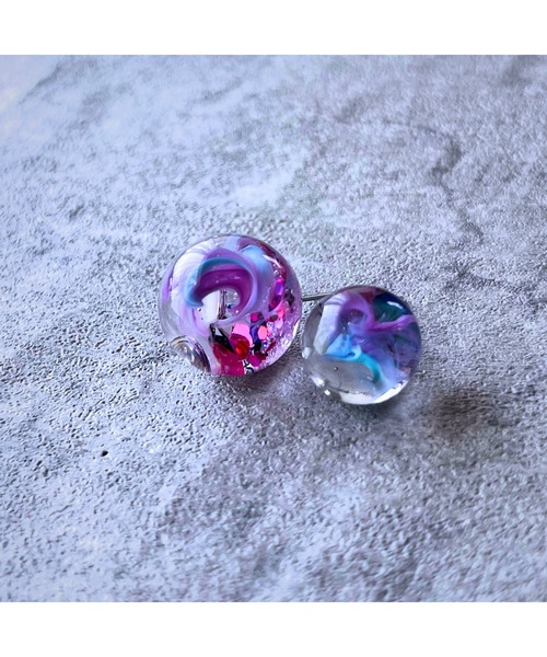 tone(トーン)の「【Willija】金属アレルギー対応《π》一点物球体アートピアス(MA)(ピアス(両耳用)・レディース・ブルー/ピンク/ブルー系3/ホワイト/ブルー系2/ピンク系3/ピンク系4/ピンク系2・FREE)」の14枚目の写真