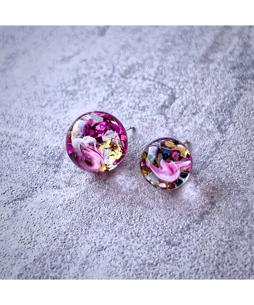 tone(トーン)の「【Willija】金属アレルギー対応《π》一点物球体アートピアス(MA)(ピアス(両耳用)・レディース・ブルー/ピンク/ブルー系3/ホワイト/ブルー系2/ピンク系3/ピンク系4/ピンク系2・FREE)」の15枚目の写真