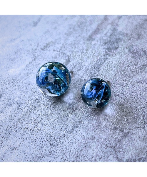 tone(トーン)の「【Willija】金属アレルギー対応《π》一点物球体アートピアス(MA)(ピアス(両耳用)・レディース・ブルー/ピンク/ブルー系3/ホワイト/ブルー系2/ピンク系3/ピンク系4/ピンク系2・FREE)」の16枚目の写真