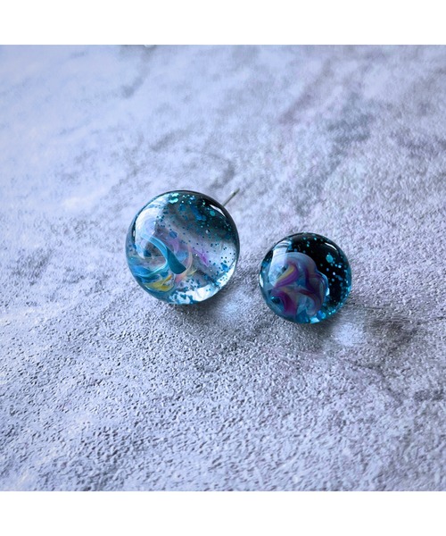 tone(トーン)の「【Willija】金属アレルギー対応《π》一点物球体アートピアス(MA)(ピアス(両耳用)・レディース・ブルー/ピンク/ブルー系3/ホワイト/ブルー系2/ピンク系3/ピンク系4/ピンク系2・FREE)」の17枚目の写真