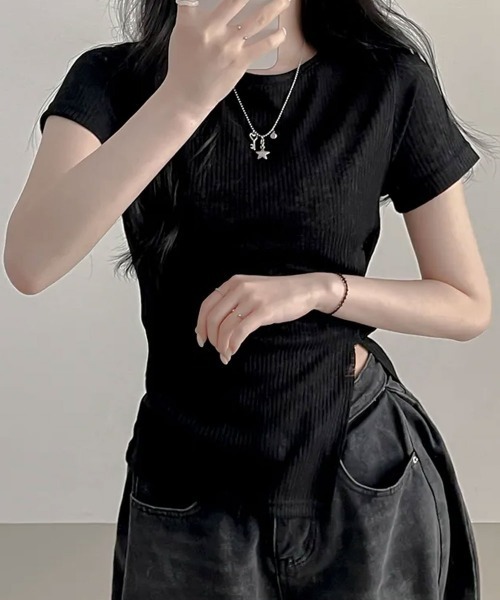 Emilie(エミリー)の「シアー スリット 半袖リブニット(Tシャツ/カットソー・レディース・ブラック/ライトベージュ・FREE)」の2枚目の写真