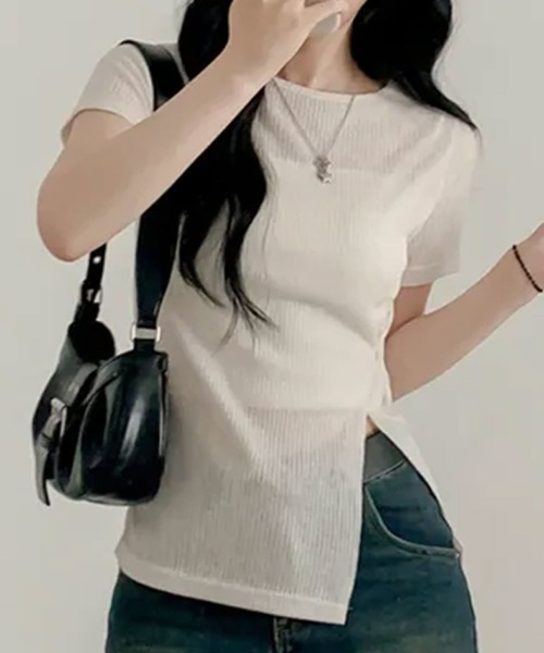 Emilie(エミリー)の「シアー スリット 半袖リブニット(Tシャツ/カットソー・レディース・ブラック/ライトベージュ・FREE)」の10枚目の写真