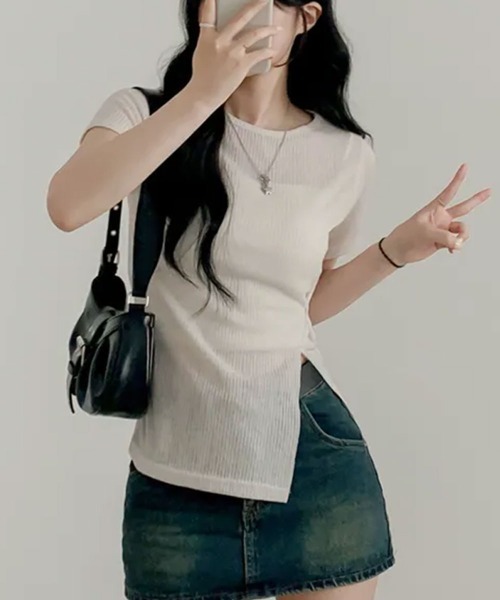 Emilie(エミリー)の「シアー スリット 半袖リブニット(Tシャツ/カットソー・レディース・ブラック/ライトベージュ・FREE)」の11枚目の写真