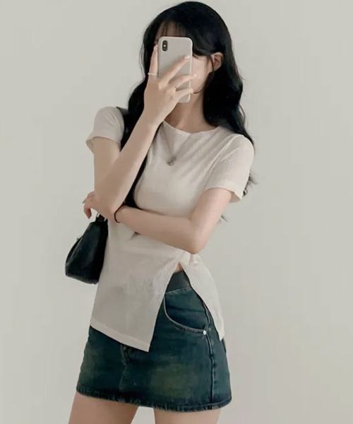 Emilie(エミリー)の「シアー スリット 半袖リブニット(Tシャツ/カットソー・レディース・ブラック/ライトベージュ・FREE)」の13枚目の写真