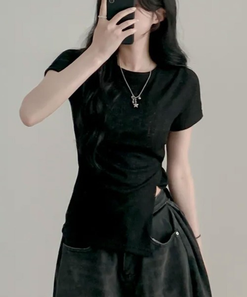 Emilie(エミリー)の「シアー スリット 半袖リブニット(Tシャツ/カットソー・レディース・ブラック/ライトベージュ・FREE)」の17枚目の写真
