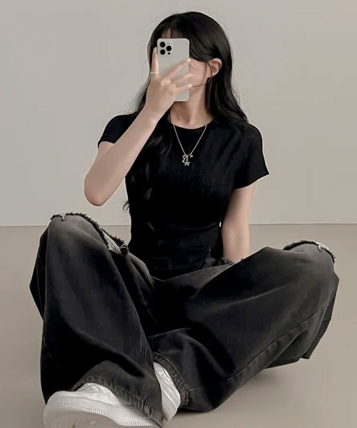 Emilie(エミリー)の「シアー スリット 半袖リブニット(Tシャツ/カットソー・レディース・ブラック/ライトベージュ・FREE)」の18枚目の写真