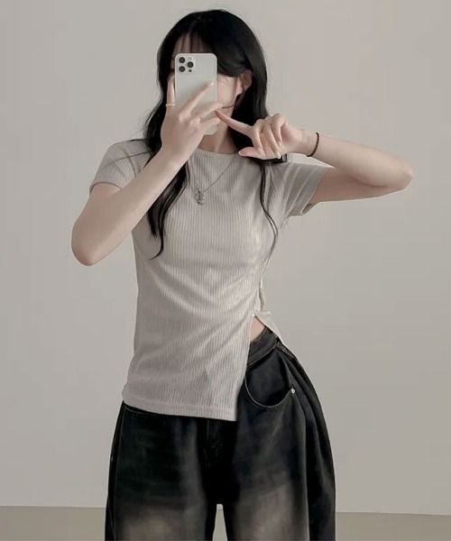 Emilie(エミリー)の「シアー スリット 半袖リブニット(Tシャツ/カットソー・レディース・ブラック/ライトベージュ・FREE)」の5枚目の写真