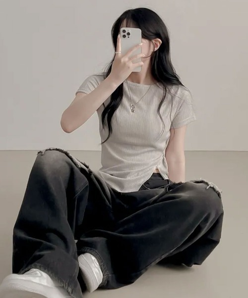 Emilie(エミリー)の「シアー スリット 半袖リブニット(Tシャツ/カットソー・レディース・ブラック/ライトベージュ・FREE)」の6枚目の写真