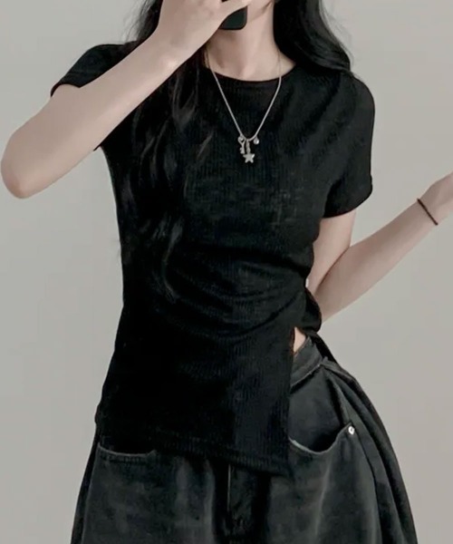 Emilie(エミリー)の「シアー スリット 半袖リブニット(Tシャツ/カットソー・レディース・ブラック/ライトベージュ・FREE)」の16枚目の写真