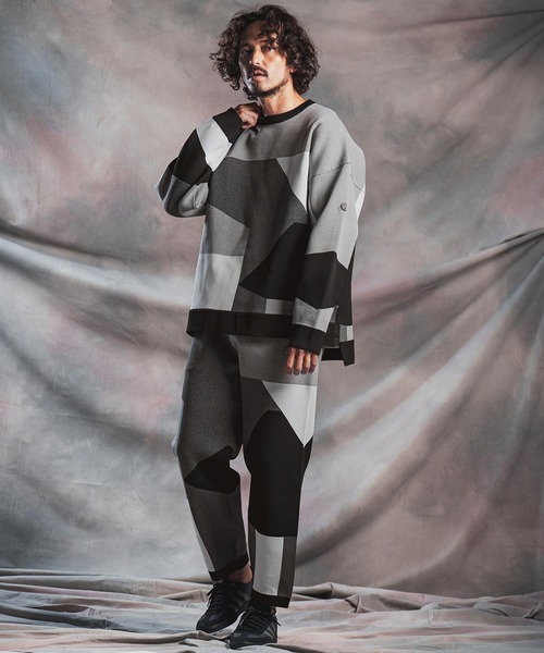 ANGENEHM（アンゲネーム）の「mn3293-Panel Jacquard Airy Knit Long-Sleeve Crew ニット(AG07-026acg)（ニット/セーター・メンズ・ネイビー/ダークカーキ/ブラック/ミックスグレー・S/M/L）」の20枚目の写真