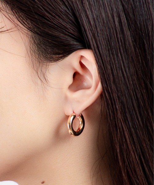 ANNIKA INEZ（アニカイネズ）の「【ANNIKA INEZ】ラージフープピアス　E1005 LRG Wide Oblique Hoops, Lrg（ピアス（両耳用）・レディース・ゴールド・FREE）」の4枚目の写真