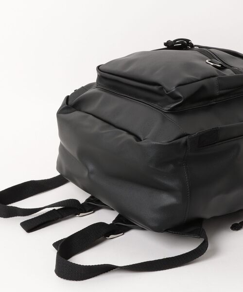 CONVERSE(コンバース)の「CV RETRO PU LEATHER SCHOOL BACKPACK(バックパック/リュック・メンズ・ブラック/ブラウン・FREE)」の4枚目の写真