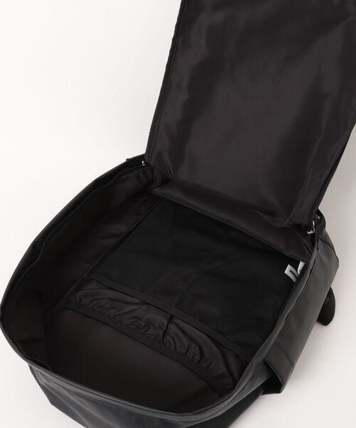 CONVERSE(コンバース)の「CV RETRO PU LEATHER SCHOOL BACKPACK(バックパック/リュック・メンズ・ブラック/ブラウン・FREE)」の5枚目の写真