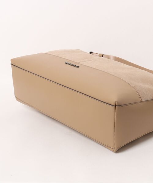 MICHAEL KORS(マイケルコース)の「COOPER LG SOFT CRESCENT MSGR(ショルダーバッグ・メンズ・キャメル・FREE)」の3枚目の写真