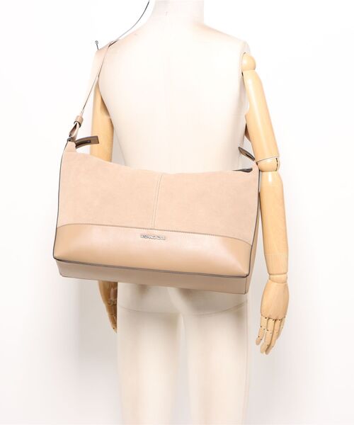 MICHAEL KORS(マイケルコース)の「COOPER LG SOFT CRESCENT MSGR(ショルダーバッグ・メンズ・キャメル・FREE)」の5枚目の写真