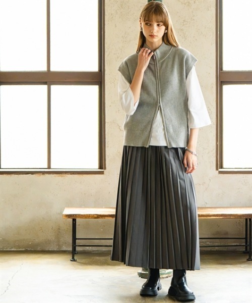 Maison INNESS(メゾンアイネス)の「ボリュームワイドプリーツスカート(防しわ・UVカット)<大きいサイズ有>(スカート・レディース・ブルー/グレー・5L/4L/3L/LL/L/M/S)」の6枚目の写真