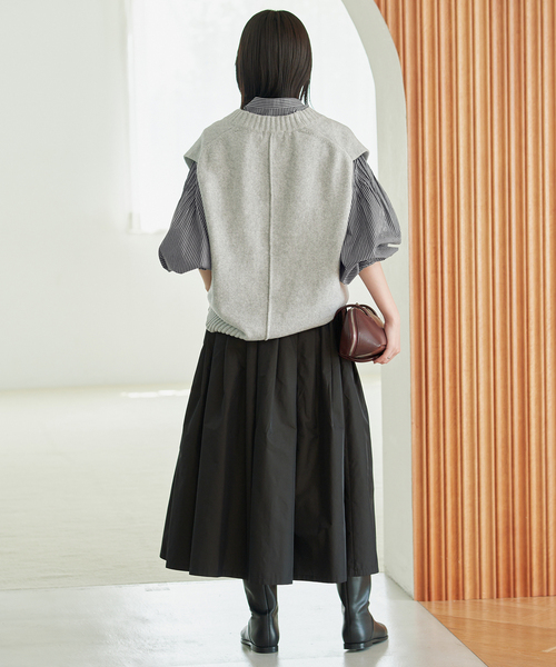 SLOBE IENA(スローブイエナ)の「《WEB限定カラーあり/追加》ピンタックバルーンスリーブブラウス(シャツ/ブラウス・レディース・ベージュ/ホワイト/ブルー/ブラック系その他・FREE)」の11枚目の写真