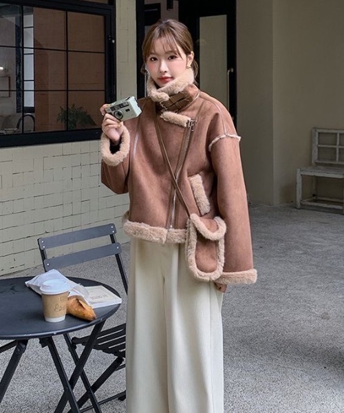 SHEPP（シープ）の「【26年秋冬新作】フェイクムートン ショート丈 ボアブルゾン ハイネック（ブルゾン・レディース・ベージュ・M）」の8枚目の写真