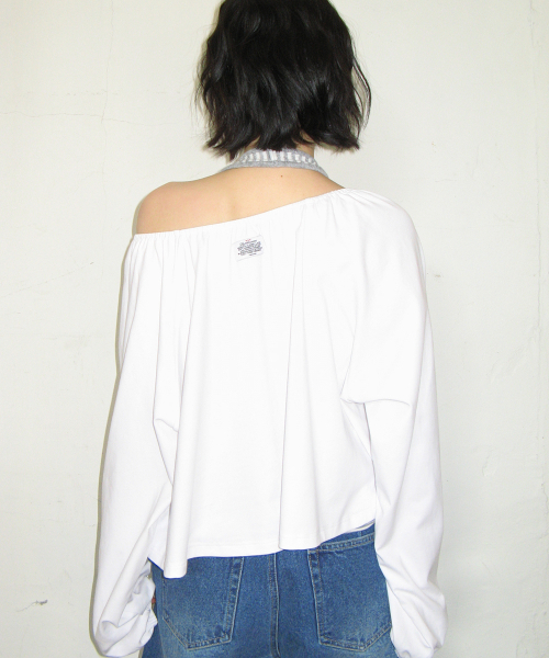 RONRON(ロンロン)の「VOLUME SHIRRING BUTTON LONG SLEEVE WHITE(Tシャツ/カットソー・レディース・その他・FREE)」の3枚目の写真