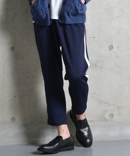 SHIPS JET BLUE（シップスジェットブルー）の「SHIPS JET BLUE(シップス ジェットブルー): サイドラインジャージパンツ（その他パンツ・メンズ・ブラック/ネイビー・SMALL/MEDIUM）」の2枚目の写真