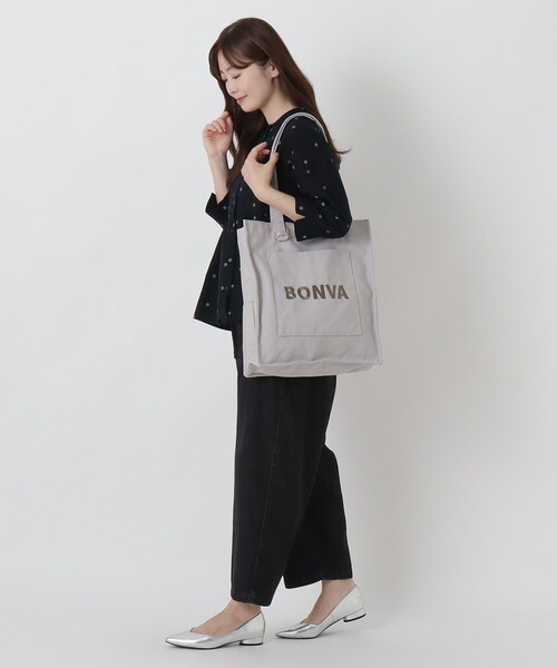 one'sterrace(ワンズテラス)の「【A4可】SE ポケットスクエアロゴトート BONVA(トートバッグ・レディース・ブラック系8/グレー系4/ベージュ系8・99)」の17枚目の写真