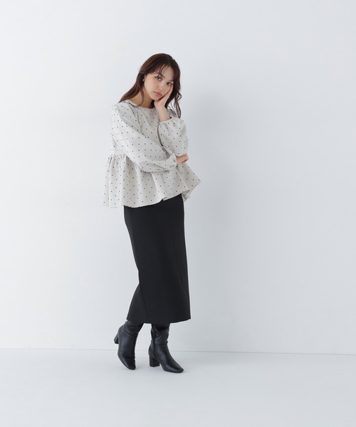 NATURAL BEAUTY BASIC(ナチュラルビューティーベーシック)の「フロッキードットブラウス(シャツ/ブラウス・レディース・ブラック系その他2/ホワイト系その他・MEDIUM/SMALL)」の3枚目の写真