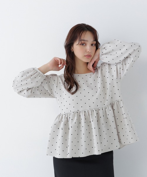 NATURAL BEAUTY BASIC(ナチュラルビューティーベーシック)の「フロッキードットブラウス(シャツ/ブラウス・レディース・ブラック系その他2/ホワイト系その他・MEDIUM/SMALL)」の4枚目の写真