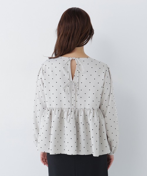 NATURAL BEAUTY BASIC(ナチュラルビューティーベーシック)の「フロッキードットブラウス(シャツ/ブラウス・レディース・ブラック系その他2/ホワイト系その他・MEDIUM/SMALL)」の11枚目の写真
