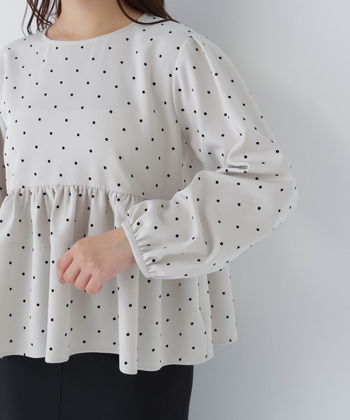 NATURAL BEAUTY BASIC(ナチュラルビューティーベーシック)の「フロッキードットブラウス(シャツ/ブラウス・レディース・ブラック系その他2/ホワイト系その他・MEDIUM/SMALL)」の13枚目の写真