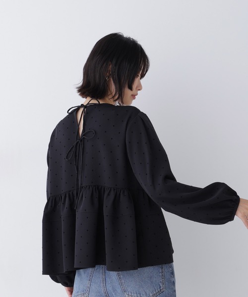 NATURAL BEAUTY BASIC(ナチュラルビューティーベーシック)の「フロッキードットブラウス(シャツ/ブラウス・レディース・ブラック系その他2/ホワイト系その他・MEDIUM/SMALL)」の18枚目の写真
