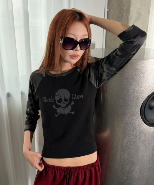 SLEEKGLOW（スリック グロウ）の「ヴィンテージスカルラグランTシャツ[ブラック]（Tシャツ/カットソー・レディース・その他・FREE）」の2枚目の写真