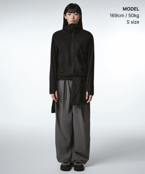 MUSINSA STANDARD WOMAN（ムシンサスタンダードウーマン）の「[シティレジャー] ウィメンズ グリッド ポーラ フリース バラクラバ フーデッド ジップアップ [ブラック]（パーカー・レディース・その他・X-SMALL/SMALL/MEDIUM/LARGE）」の2枚目の写真