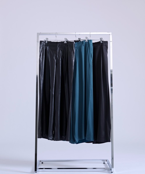 Ellno Loset(エルノロゼット)の「タックワイドパンツ(スラックス・メンズ・ブルーグリーン/ブラック系その他/ブラック・LARGE/MEDIUM/SMALL/X-SMALL)」の4枚目の写真