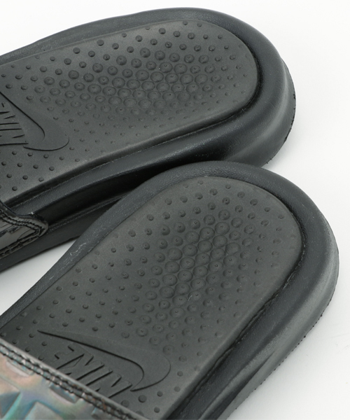 NIKE（ナイキ）の「NIKE サンダル（サンダル・レディース・シルバー・22/23）」の8枚目の写真