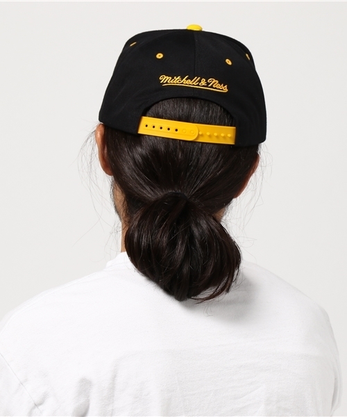 Mitchell&Ness（ミッチェル&ネス）の「MITCHELL&NESS SNAPBACK CAP NBA LOS ANGELES LAKERS SOLID VELOUR LOGO BLACK（キャップ・メンズ・ブラック・FREE）」の3枚目の写真