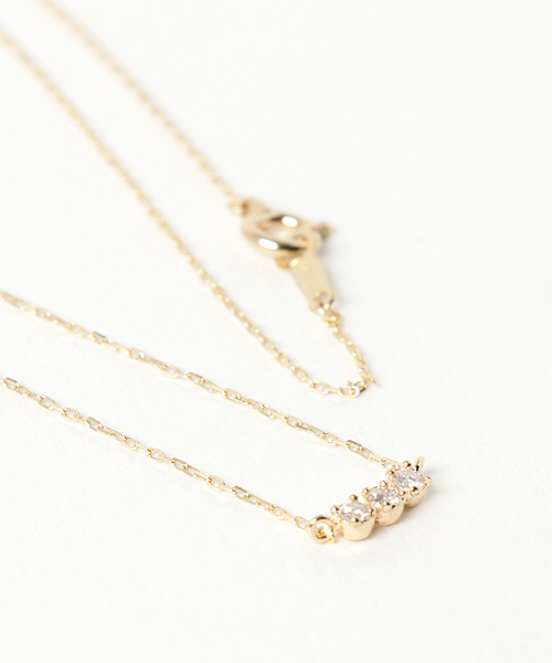 SIENA ROSE（シエナロゼ）の「三つ星ダイヤラインのネックレス  