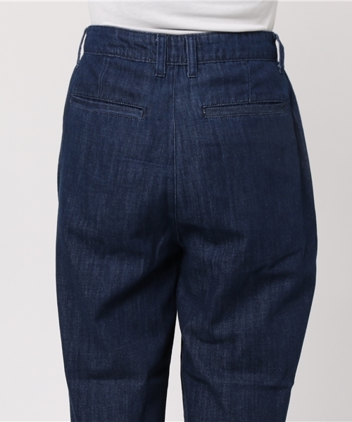 earth music&ecology（アースミュージックアンドエコロジー）の「USA COTTONデニムパンツ(タックテーパード)（デニムパンツ・レディース・ダークインディゴブルー/サックスブルー・M/L/S）」の7枚目の写真