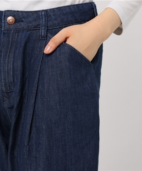 earth music&ecology（アースミュージックアンドエコロジー）の「USA COTTONデニムパンツ(タックテーパード)（デニムパンツ・レディース・ダークインディゴブルー/サックスブルー・M/L/S）」の8枚目の写真