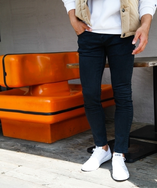 BAYFLOW（ベイフロー）の「オーバーダイ加工スリムストレッチデニム 18AW（デニムパンツ・メンズ・カーキ/ベージュ/チャコール・X-LARGE/SMALL/LARGE/MEDIUM）」の2枚目の写真