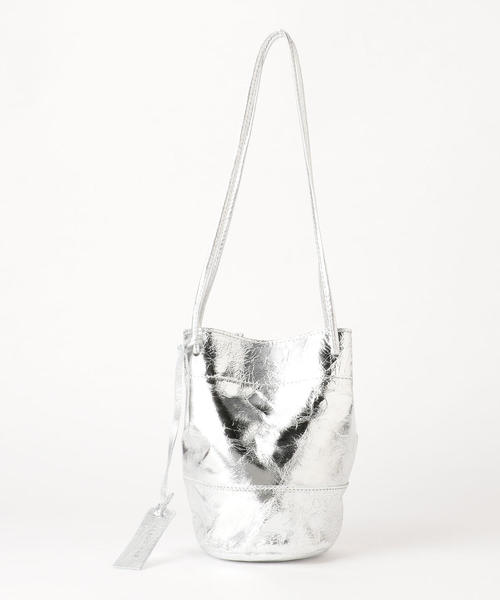 marco masi（マルコマージ）の「＜MARCO MASI＞メタリッククラッキングレザー ショルダーバッグ（ショルダーバッグ・レディース・シルバー/ゴールド・FREE）」の2枚目の写真